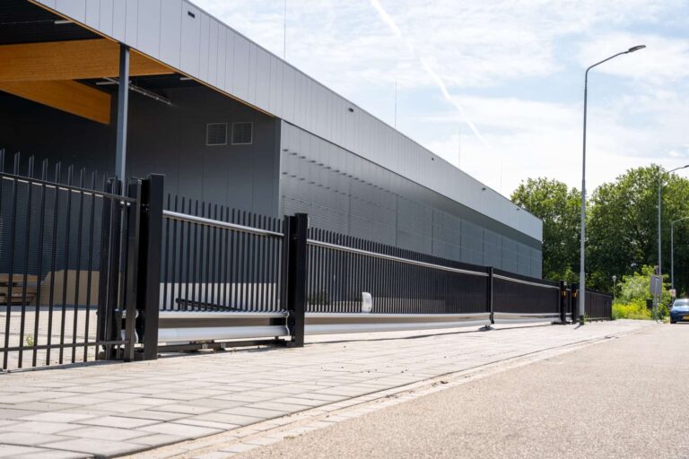 Poorten_Schuifpoort_dubbele A-liner Rondissade Ral 9005 (2)