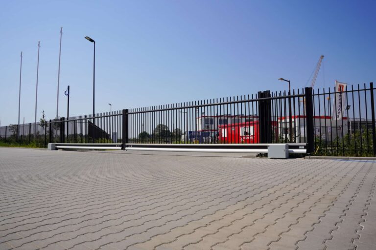 Schuifpoort, type Dubbele S-liner Rondissade Ral 9005 (2)